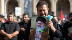 Dino Patti Djalal Kritik Absennya Delegasi Resmi Indonesia di Pemakaman Ali Khamenei