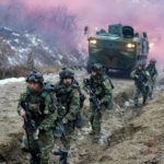 Tentara Angkatan Darat AS berbaris saat latihan militer gabungan Korea Selatan dan Amerika Serikat di Paju, Korea Selatan, Jumat, 13 Januari 2023. (Foto: AP)