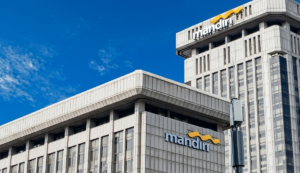 Sentimen negatif terhadap Bank Mandiri terlihat setelah rekening Supriyono berisi Rp80,9 juta sempat tidak dapat digunakan menjelang aksi masyarakat di Jakarta.