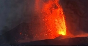 Gunung Anak Krakatau Kembali Erupsi, Warga Pesisir Selat Sunda Diminta Waspada Tanpa Panik dan Tetap Tenang
